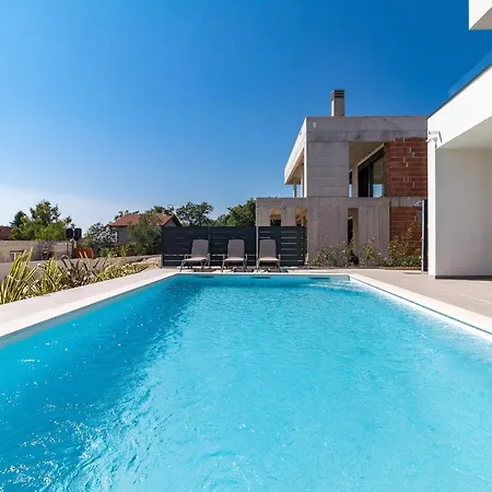 Beautiful Tihi Otok With Hydromassage Pool Near The Beach * プーラ
